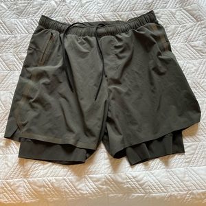 Lulelemon running shorts. large. Lined. 7in inseam